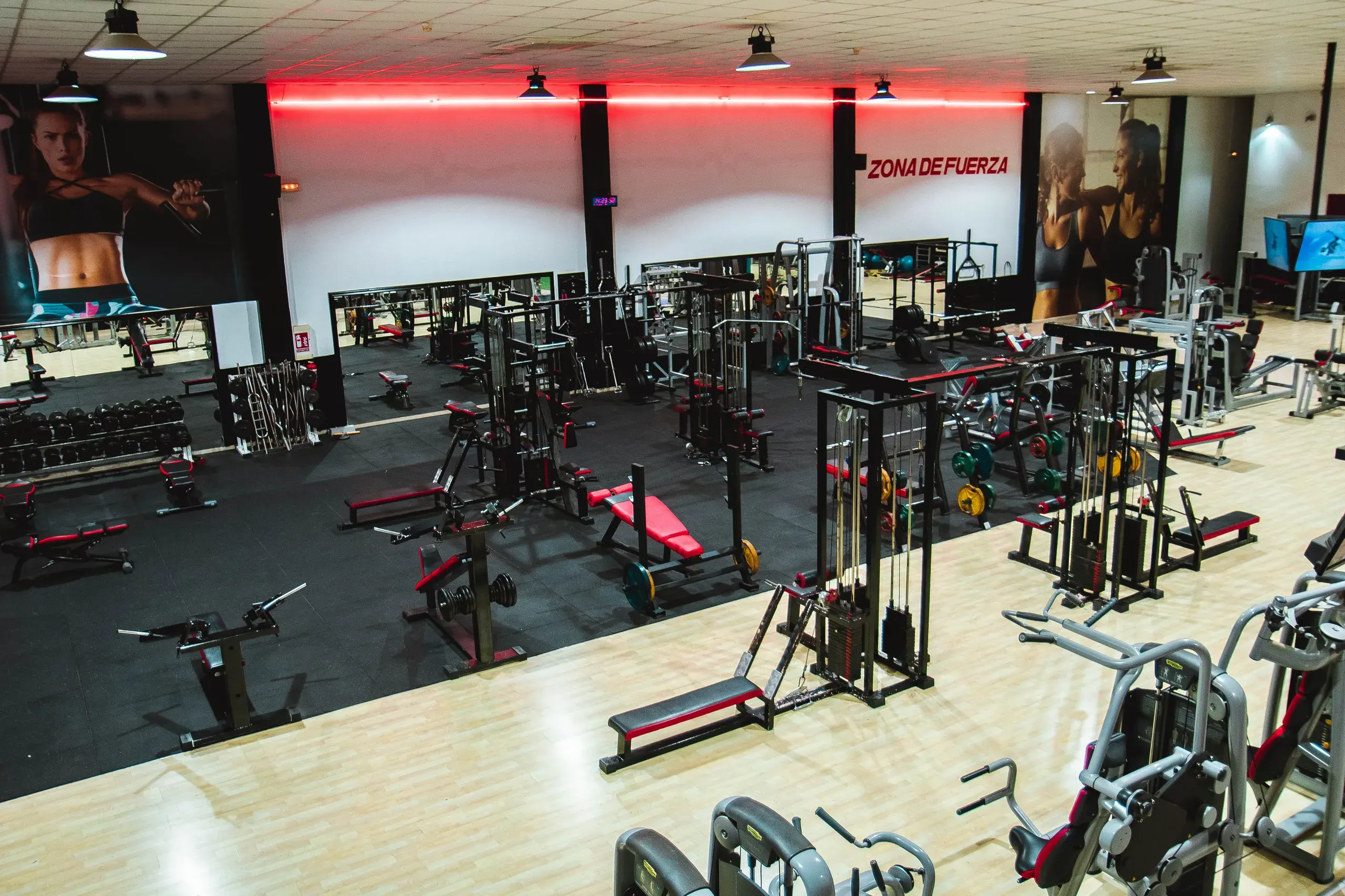 Interior del gimnasio Etvan Fitness